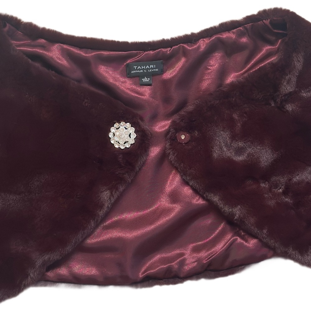 TAHARI ~ By Arthur S. Levine Plush Faux Fur Capelet with Brooch - Deep Burgundy - Picture 5 of 9